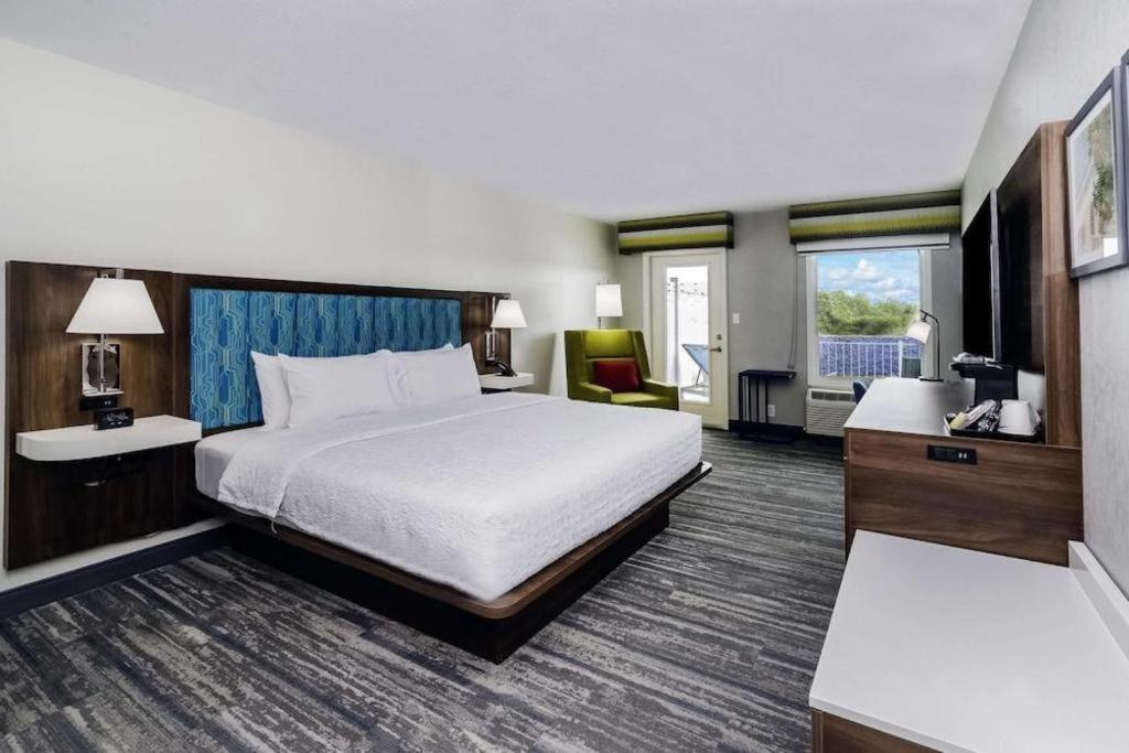 Holiday Inn Express Hotel & Suites Port Charlotte Extérieur photo