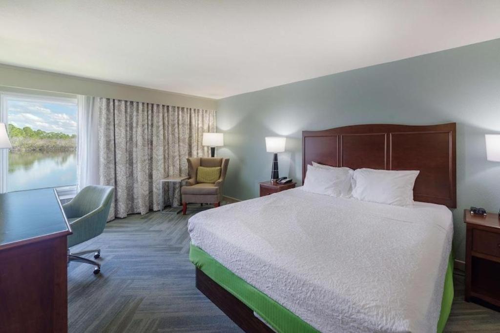 Holiday Inn Express Hotel & Suites Port Charlotte Extérieur photo