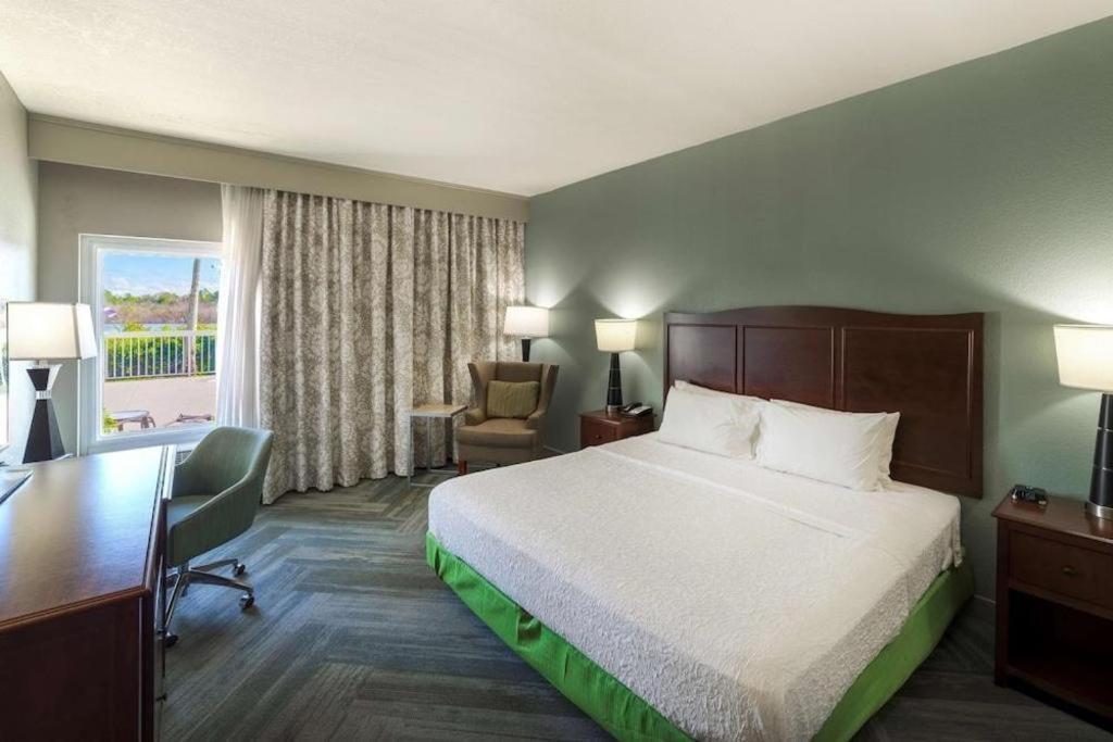 Holiday Inn Express Hotel & Suites Port Charlotte Extérieur photo