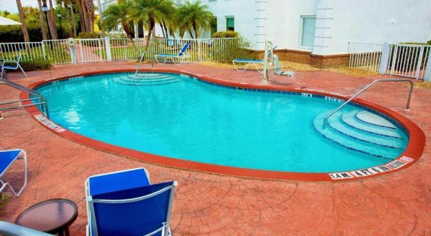 Holiday Inn Express Hotel & Suites Port Charlotte Extérieur photo