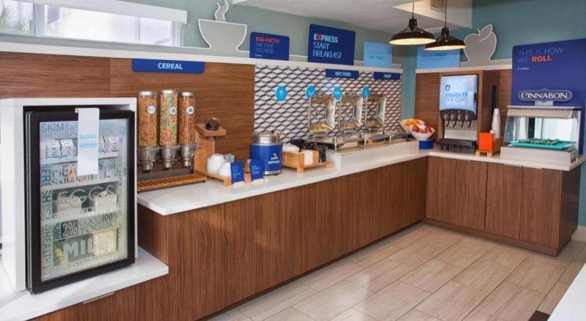 Holiday Inn Express Hotel & Suites Port Charlotte Extérieur photo