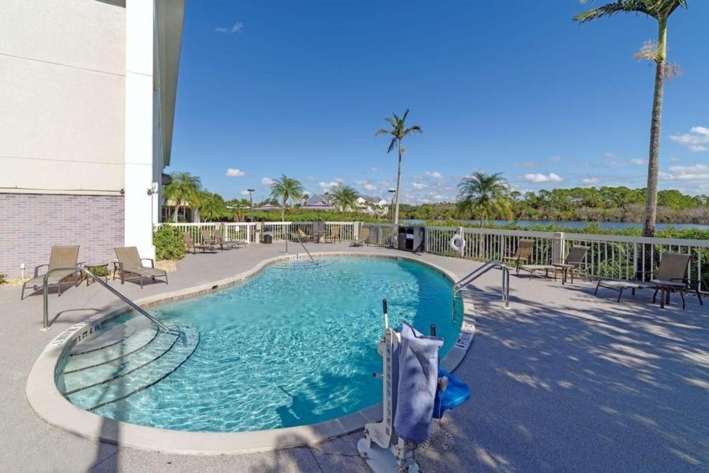 Holiday Inn Express Hotel & Suites Port Charlotte Extérieur photo