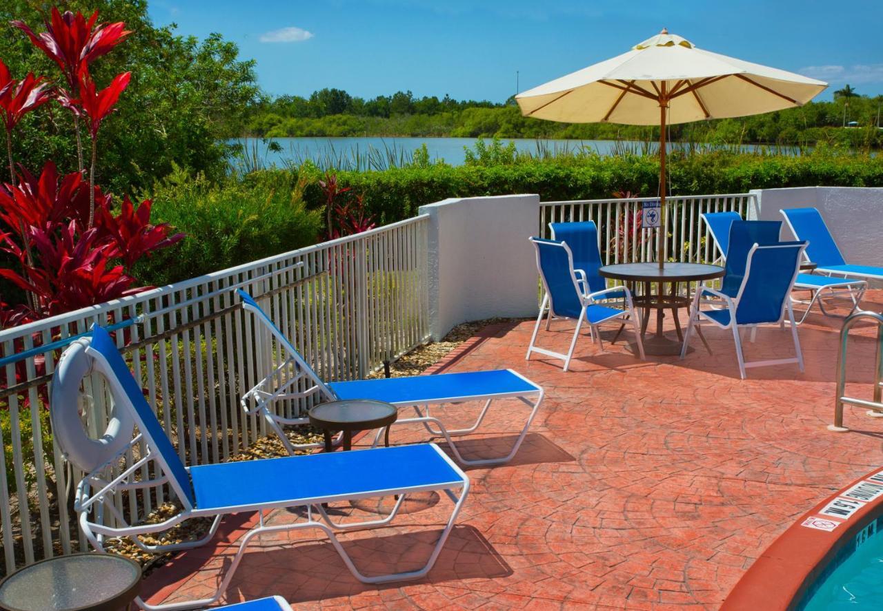 Holiday Inn Express Hotel & Suites Port Charlotte Extérieur photo